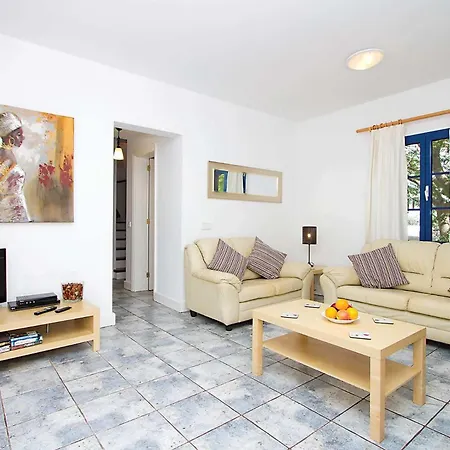 Вилла Awesome Puerto Del Carmen - 3 Bedrooms - Belgica Excelente - Close To Amenities - Air Conditioning Пуэрто дель Кармен