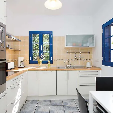 Вилла Awesome Puerto Del Carmen - 3 Bedrooms - Belgica Excelente - Close To Amenities - Air Conditioning Пуэрто дель Кармен